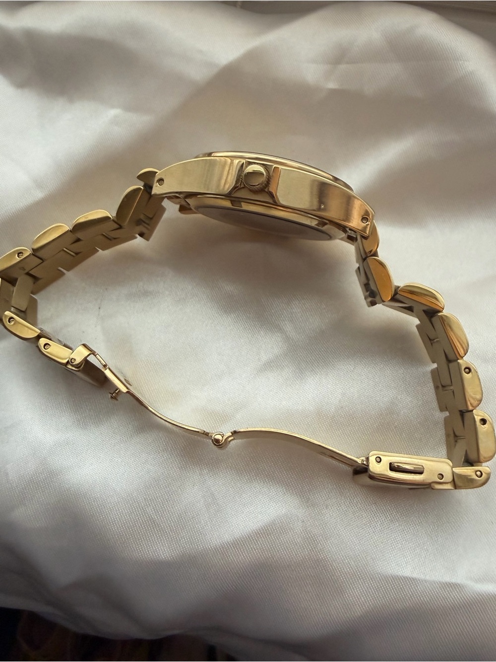 Marc Jacobs Gold and Black Women's Logo Bracelet Watch - Picture 6 of 7